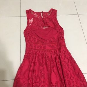 NWT Francesca’s Open back lace dress